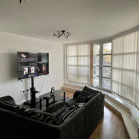 King Dems Home Dagenham Buitenkant foto